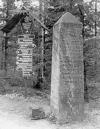 Zentrum des Hoyerswerdaer Brunnenfestes ist der liebevoll geschmückte Brunnen auf dem Marktplatz.
