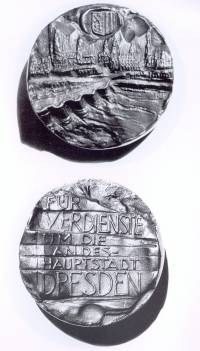 Ehrenmedaille der Landeshauptstadt Dresden, 2002, Avers: Stadtansicht mit Brücke, Revers: 