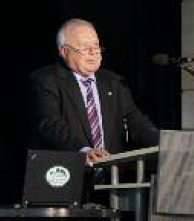Es spricht Prof. Dr. Hans-jürgen Hardtke, Vorsitzender des Landesvereins