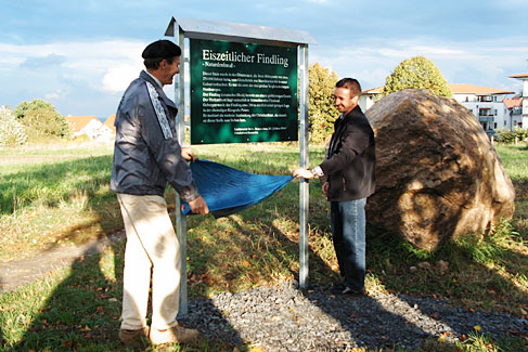 Enthüllung der Informationstafel, Foto: Frau Ryssel 